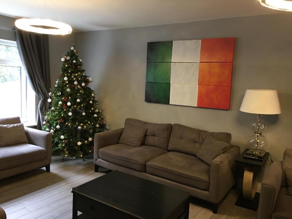 The Town House Kinsale, Hosted By Exquisite Holiday Homes, Sleeps 16 מראה חיצוני תמונה