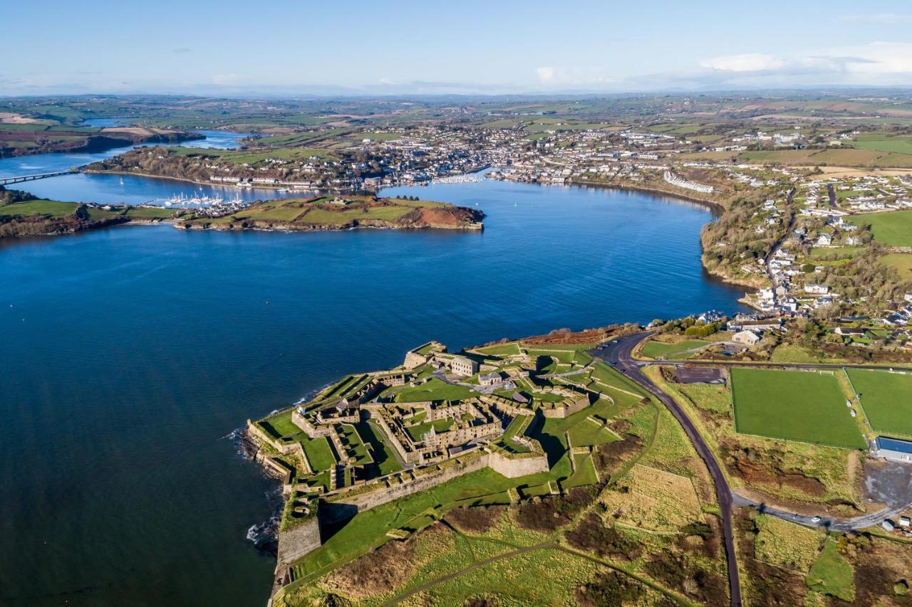 The Town House Kinsale, Hosted By Exquisite Holiday Homes, Sleeps 16 מראה חיצוני תמונה