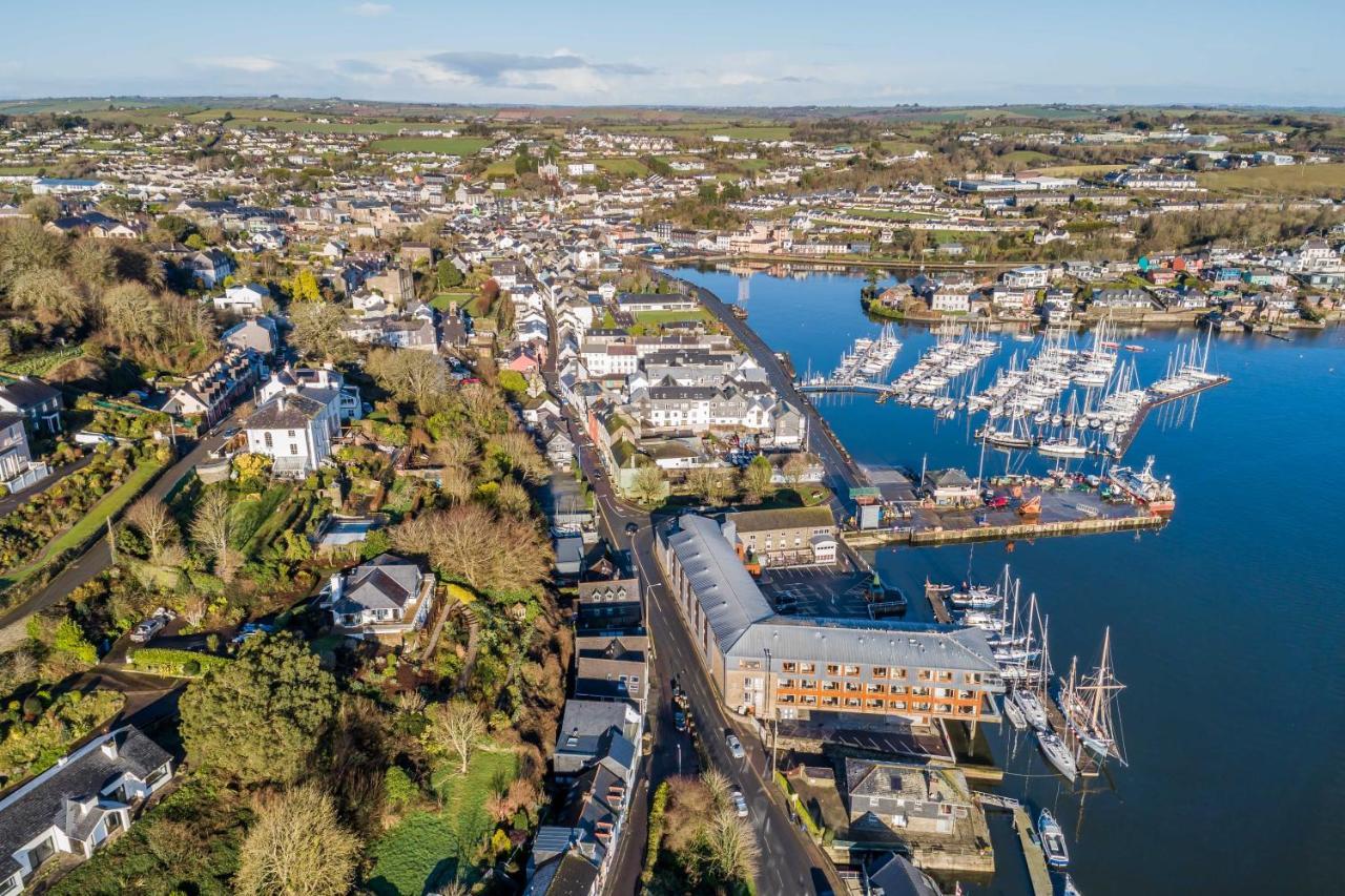 The Town House Kinsale, Hosted By Exquisite Holiday Homes, Sleeps 16 מראה חיצוני תמונה