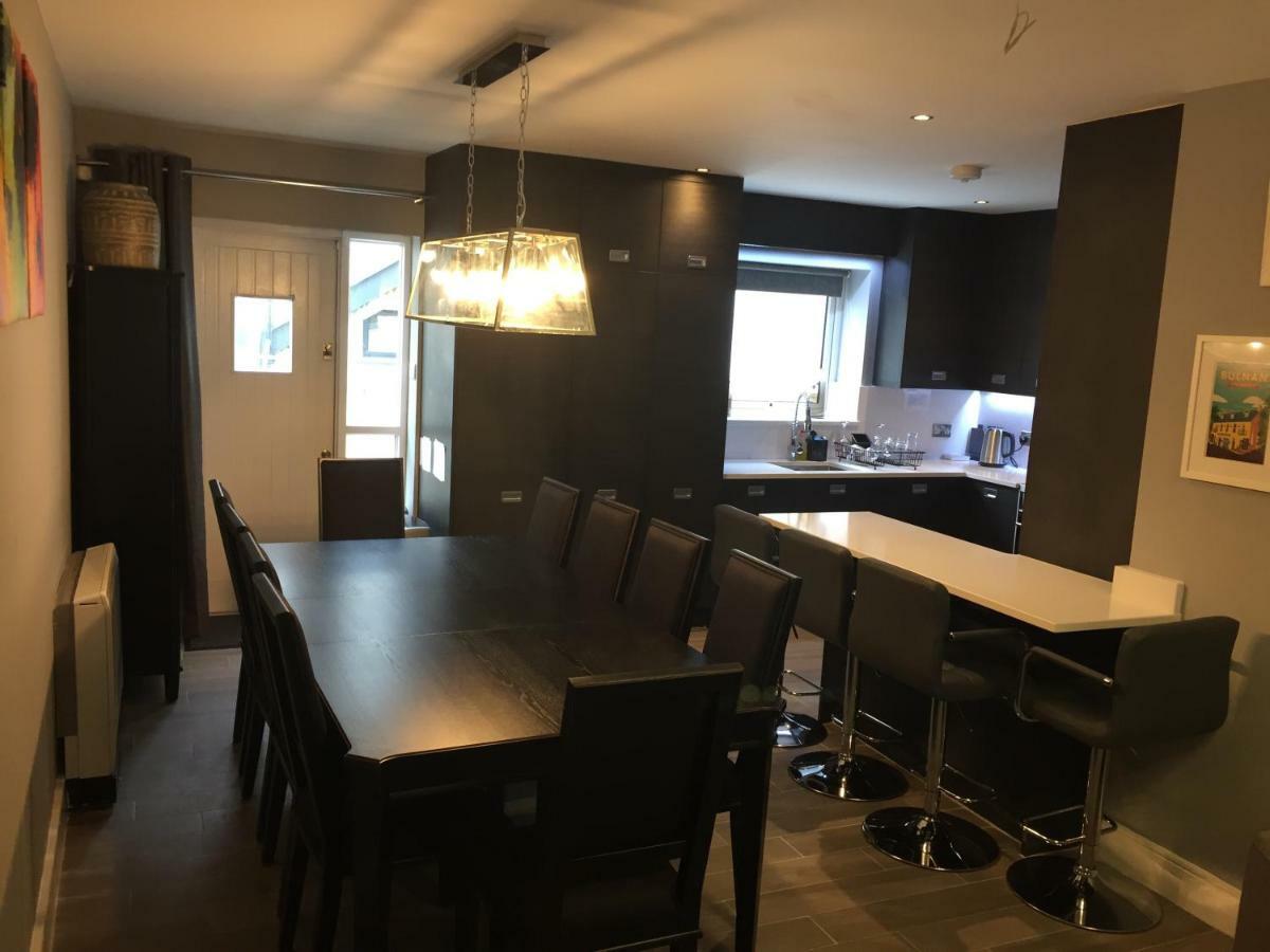 The Town House Kinsale, Hosted By Exquisite Holiday Homes, Sleeps 16 מראה חיצוני תמונה