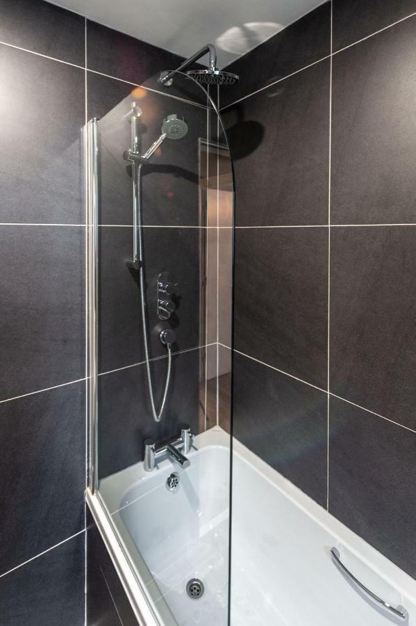 The Town House Kinsale, Hosted By Exquisite Holiday Homes, Sleeps 16 מראה חיצוני תמונה